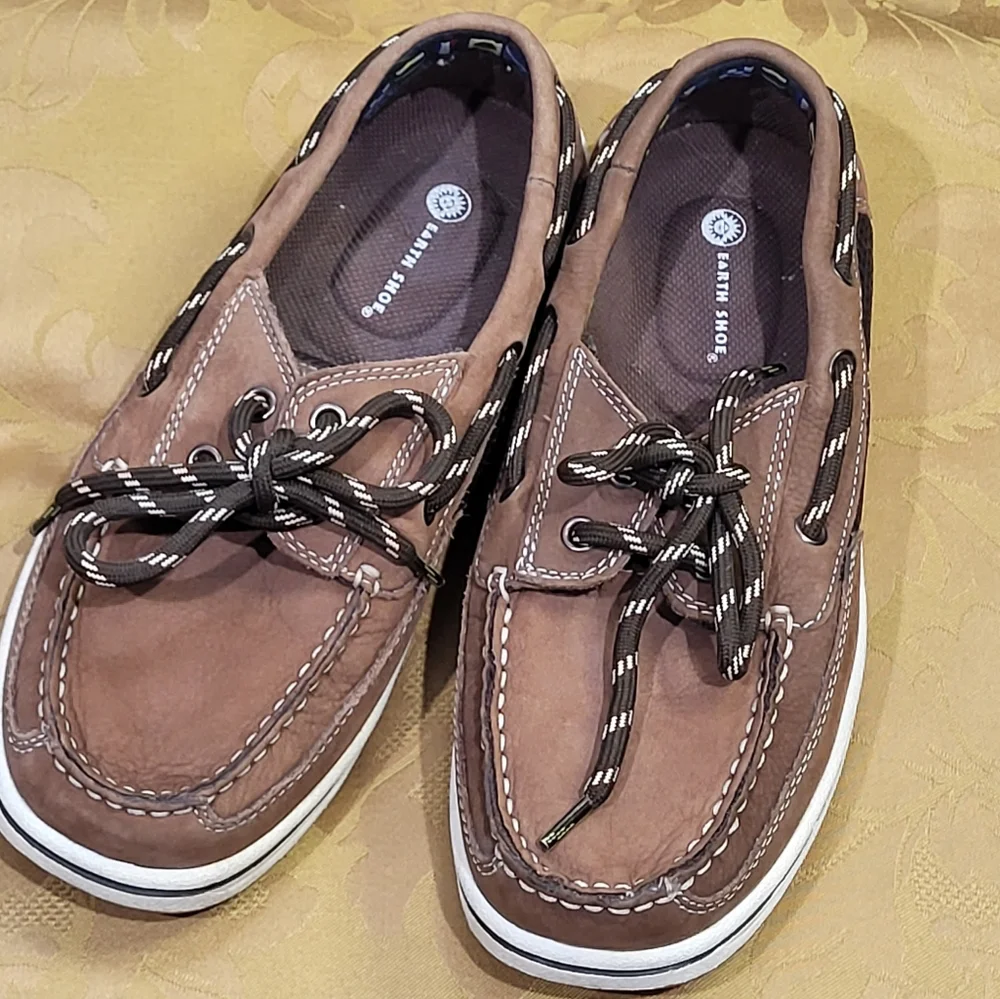 Earth Shoe Schooner Leather Boat Shoes size 7 LIKE NEW